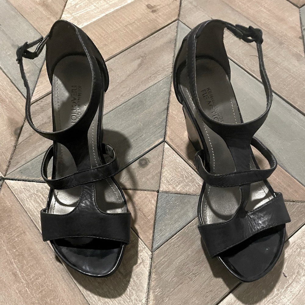 Kenneth Cole Reaction black wedges size 5.5